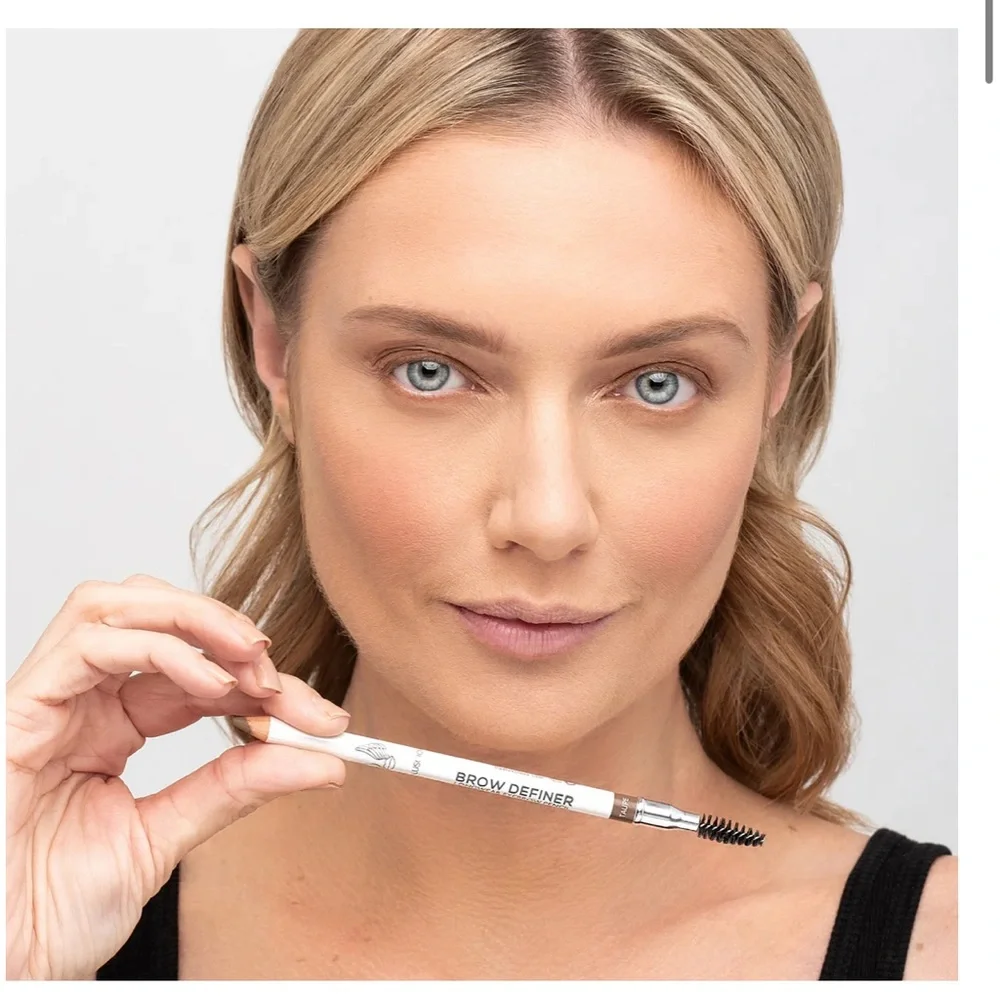TRUE + LUSCIOUS Brow Definer eyebrow pencil in Taupe New! - Picture 2 of 6